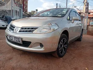 Nissan Tiida 2012 Gold