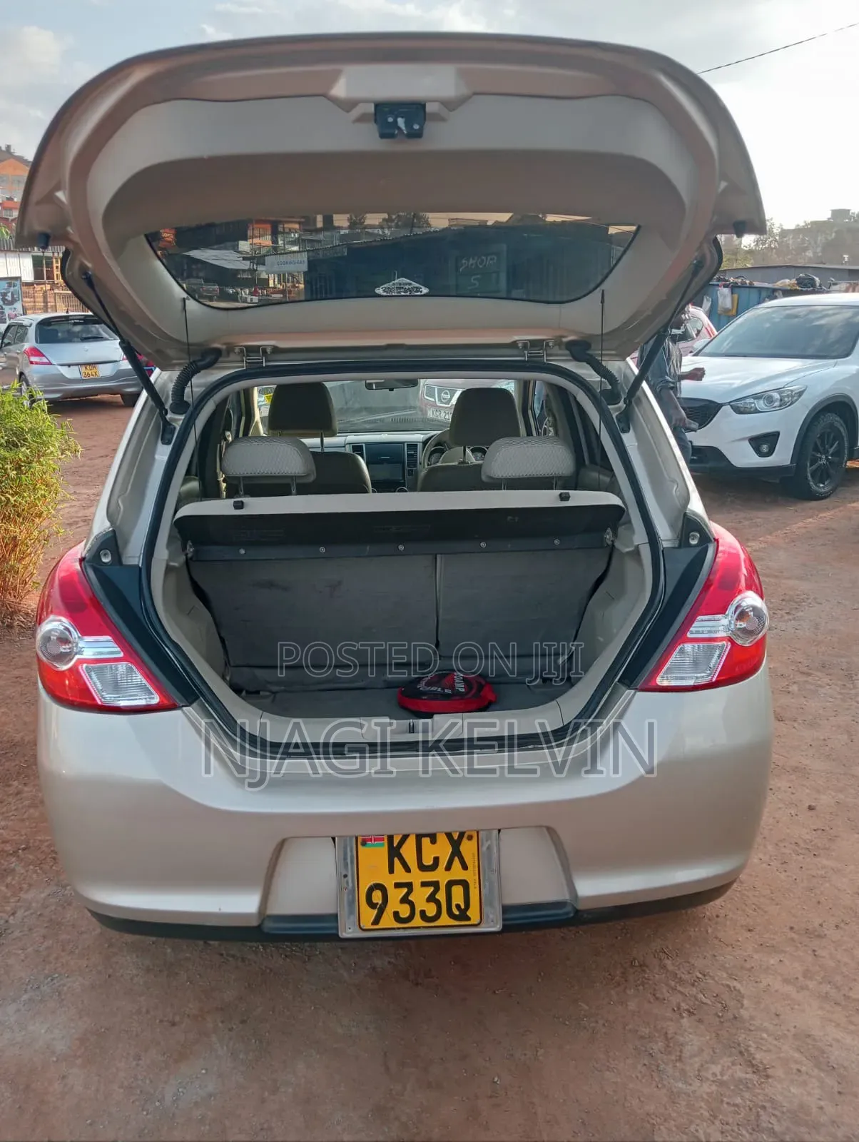 Nissan Tiida 2012 Gold