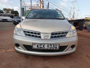 Nissan Tiida 2012 Gold