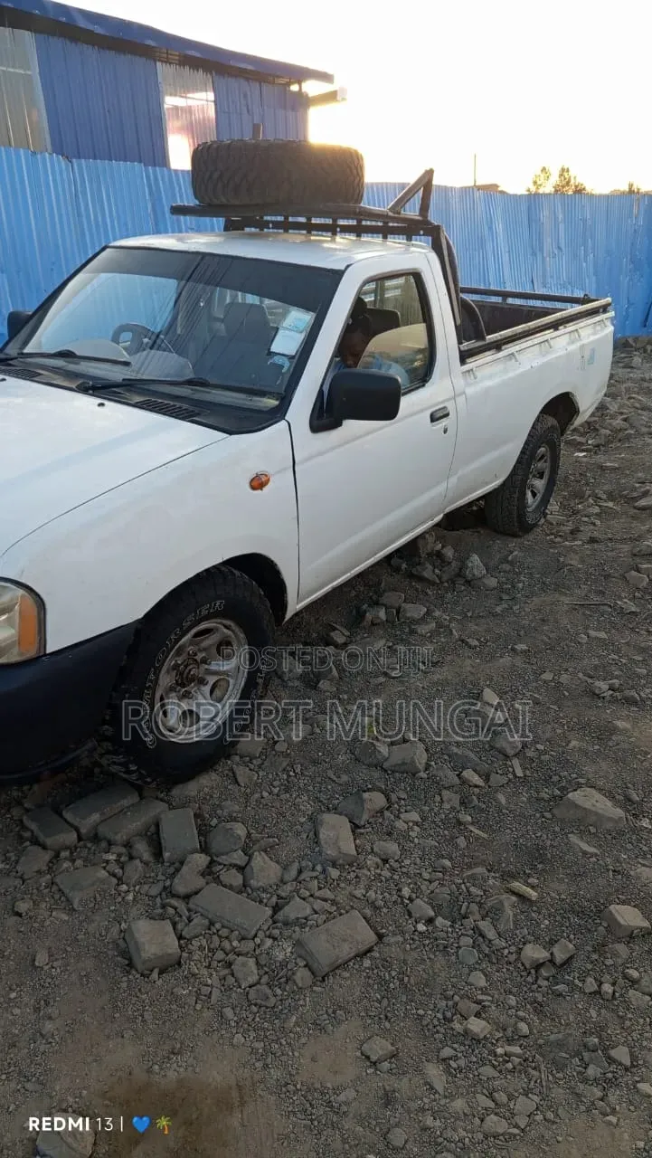 Nissan Hardbody 2007 White