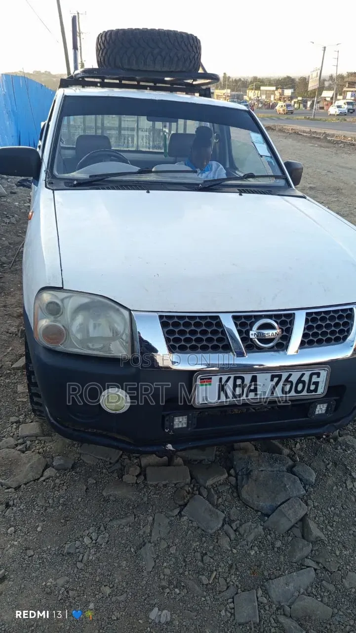 Nissan Hardbody 2007 White