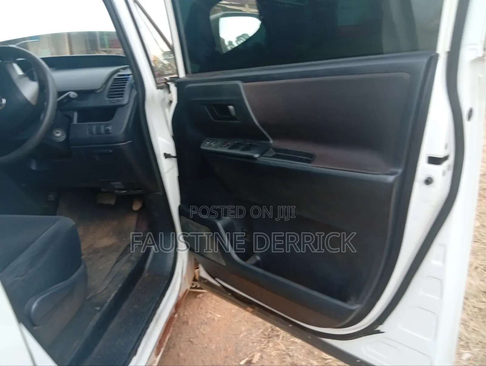 Toyota Noah 2013 White