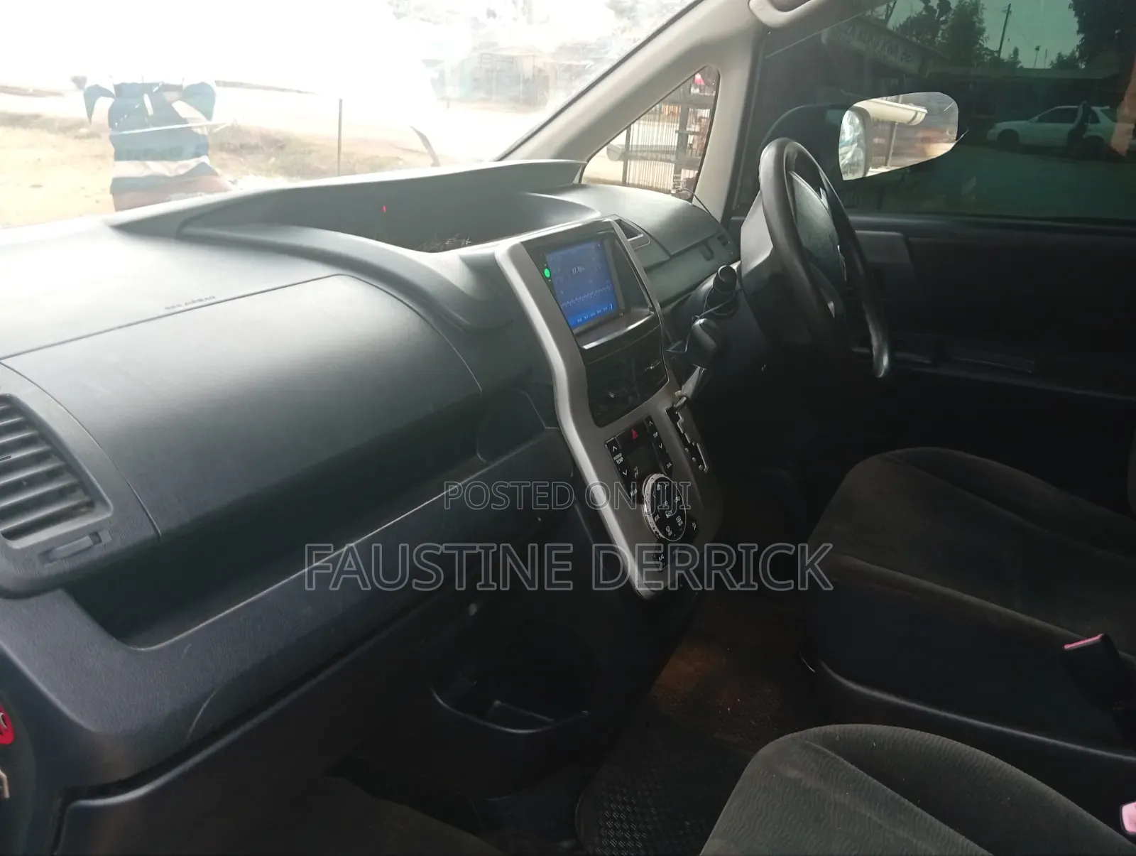 Toyota Noah 2013 White