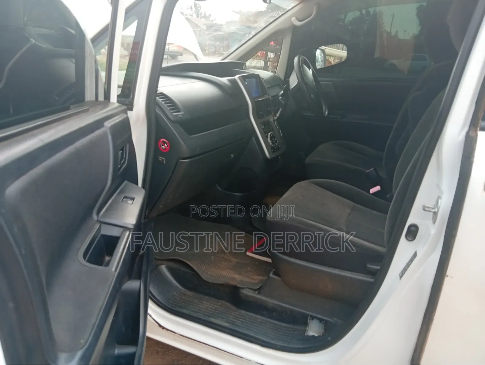 Toyota Noah 2013 White
