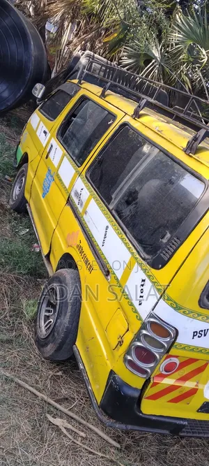 Toyota HiAce 2008 Yellow