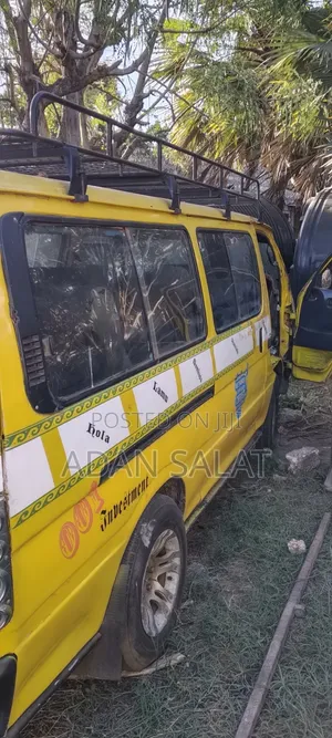 Toyota HiAce 2008 Yellow