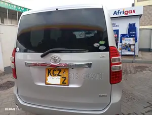 Toyota Noah 2013 Silver