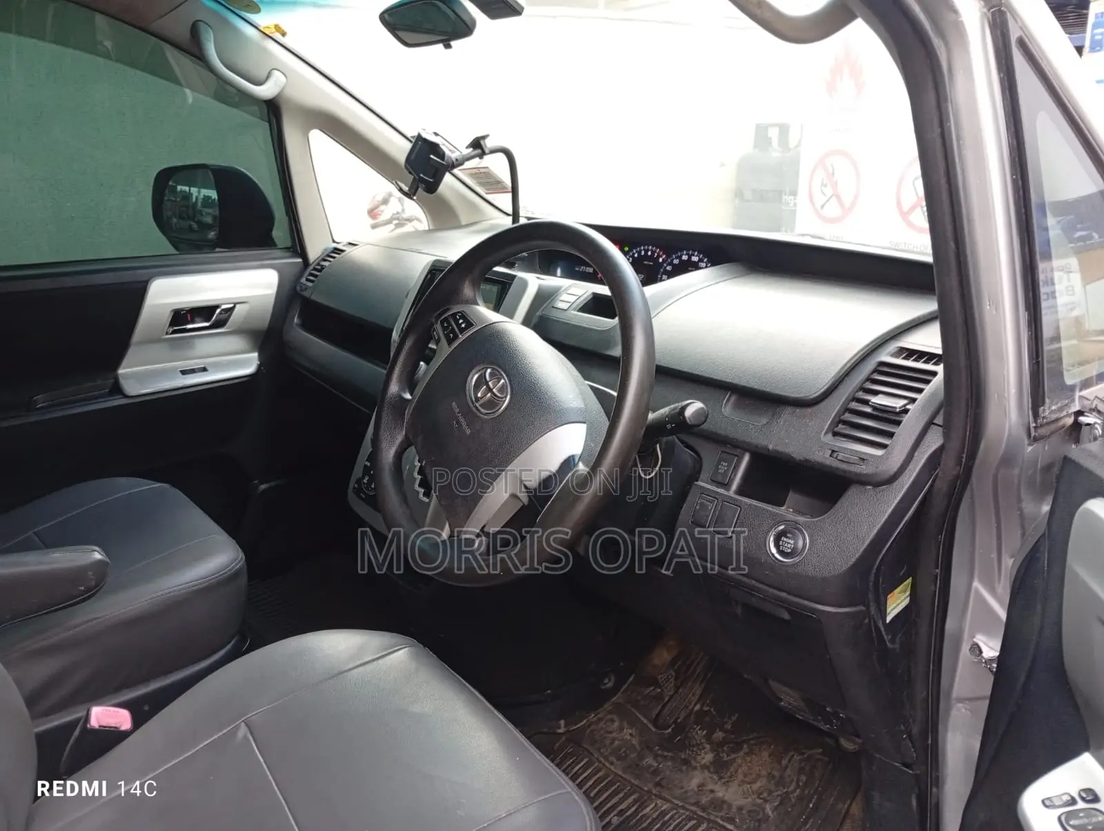 Toyota Noah 2013 Silver