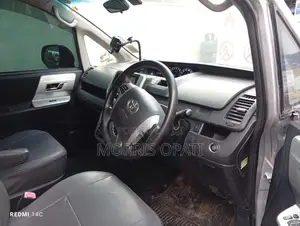 Toyota Noah 2013 Silver