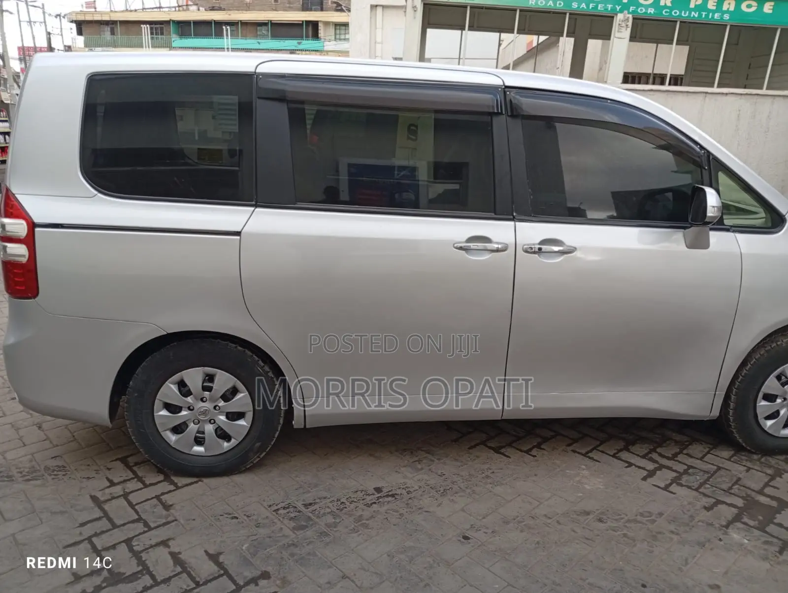 Toyota Noah 2013 Silver