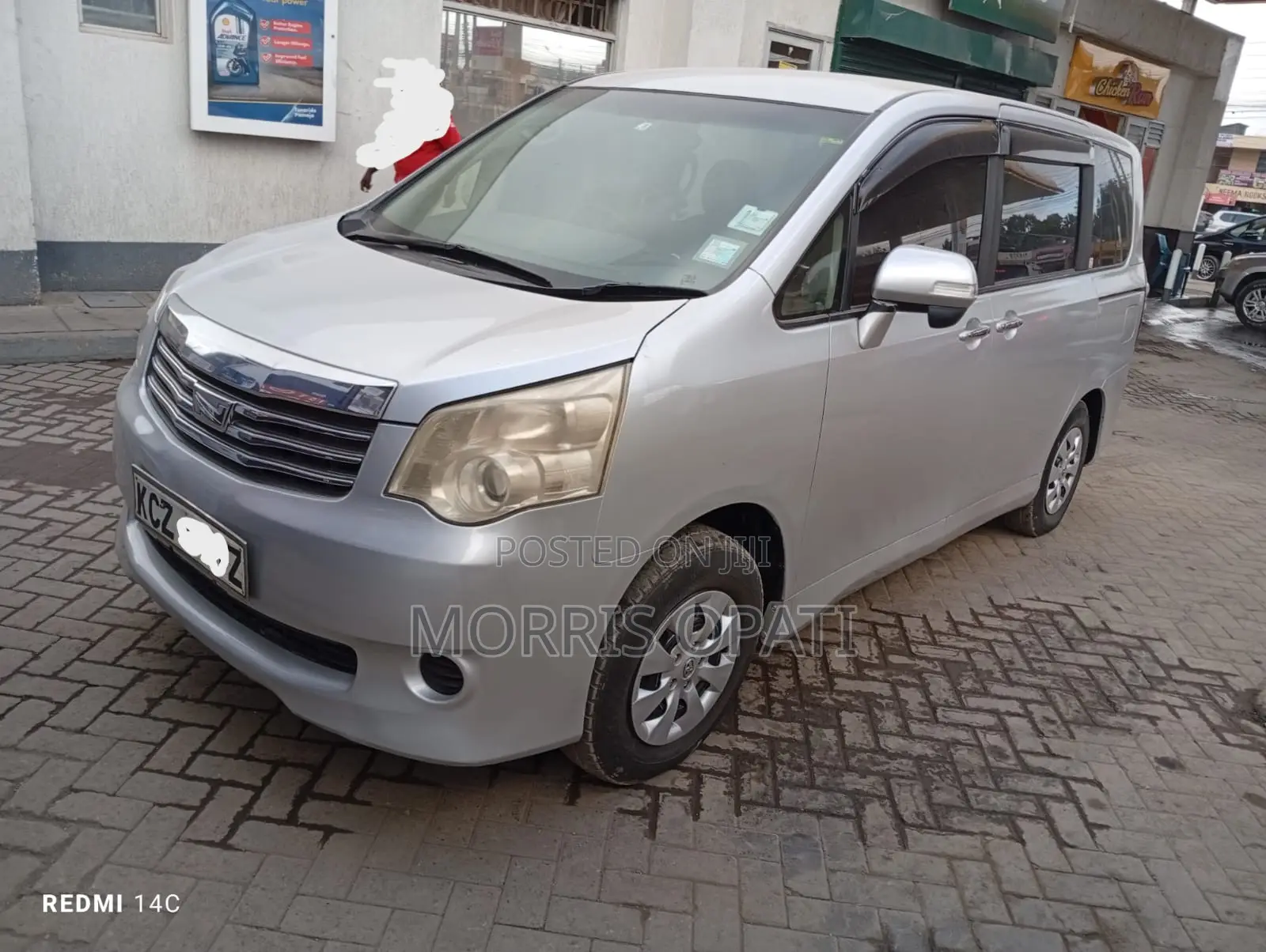 Toyota Noah 2013 Silver
