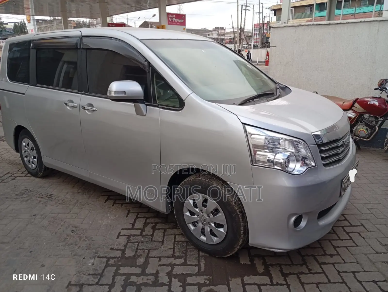 Toyota Noah 2013 Silver