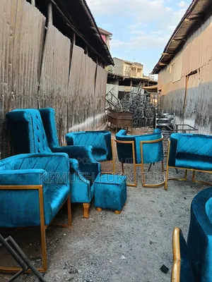 King Chair With a Puff