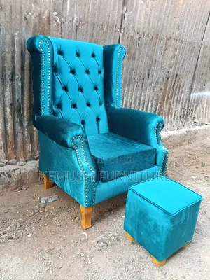 King Chair With a Puff