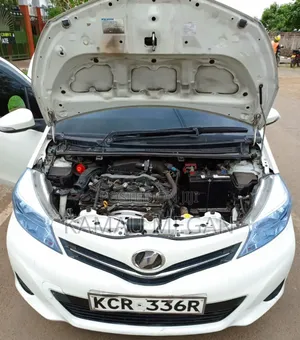 Toyota Vitz 2011 White
