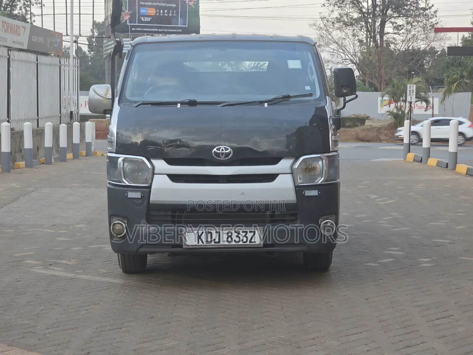 Toyota HiAce 2015 Black