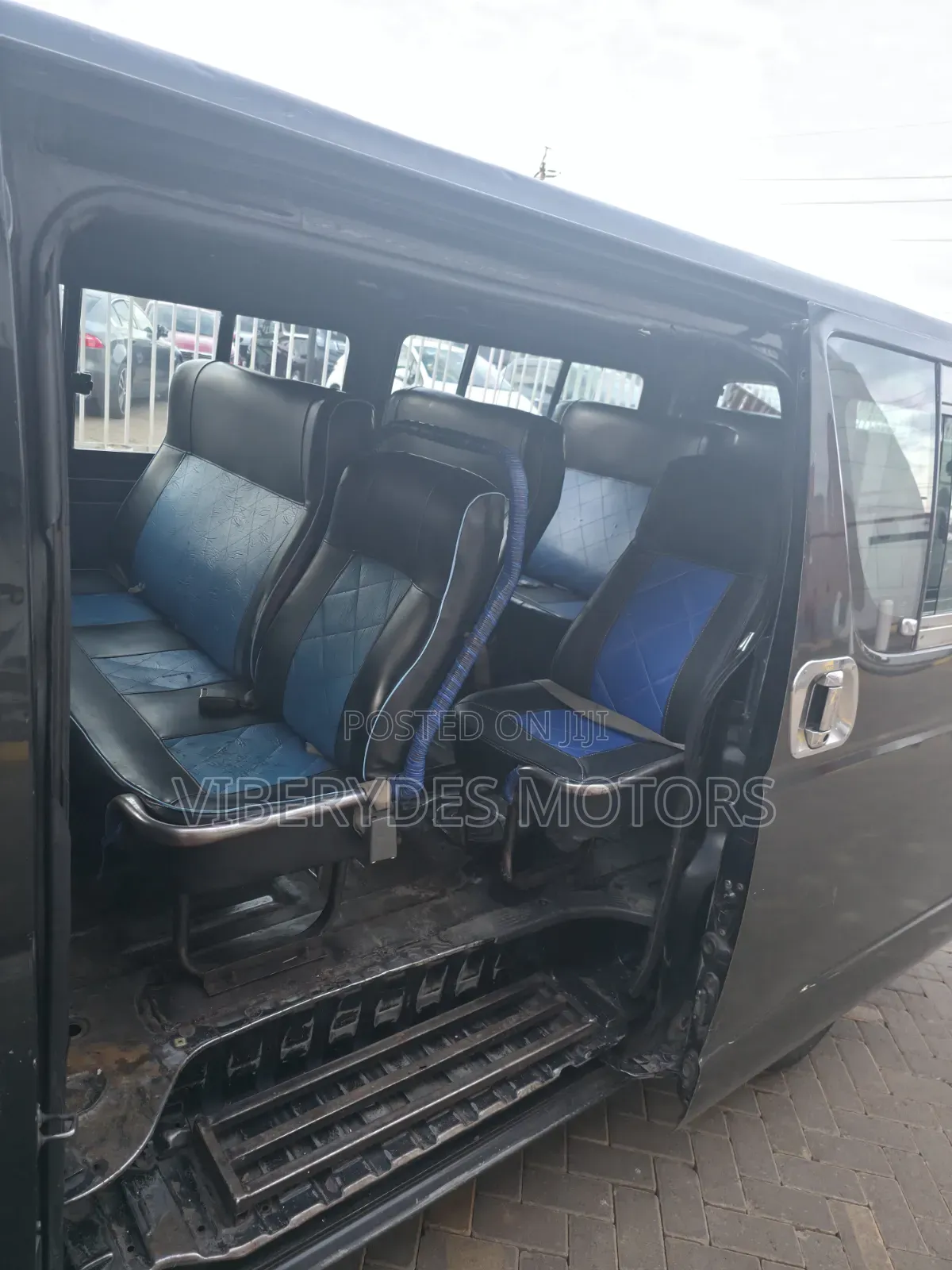Toyota HiAce 2015 Black