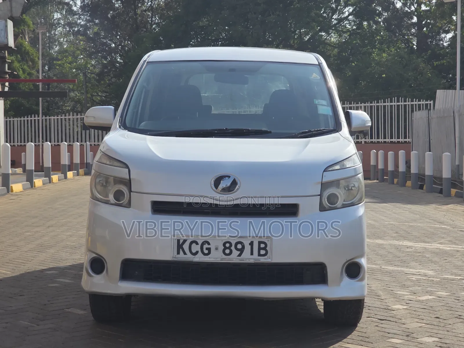 Toyota Noah 2015 Silver