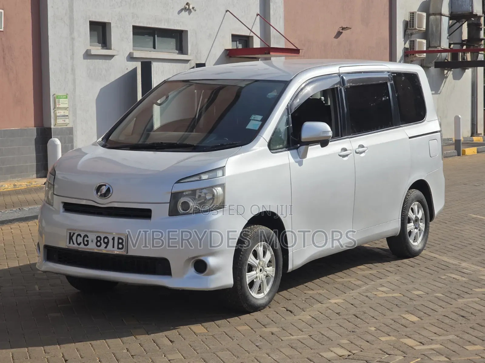 Toyota Noah 2015 Silver