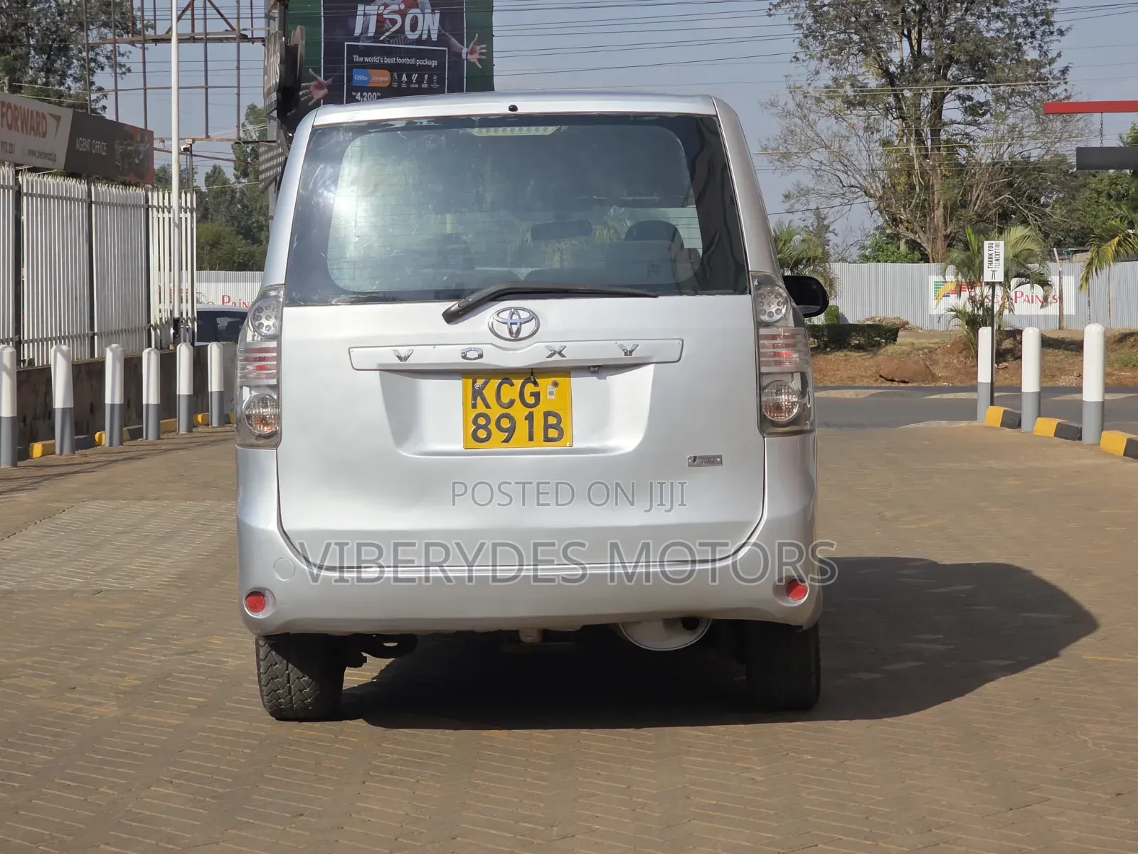 Toyota Noah 2015 Silver