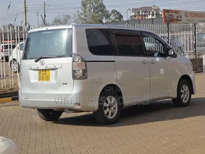 Toyota Noah 2015 Silver
