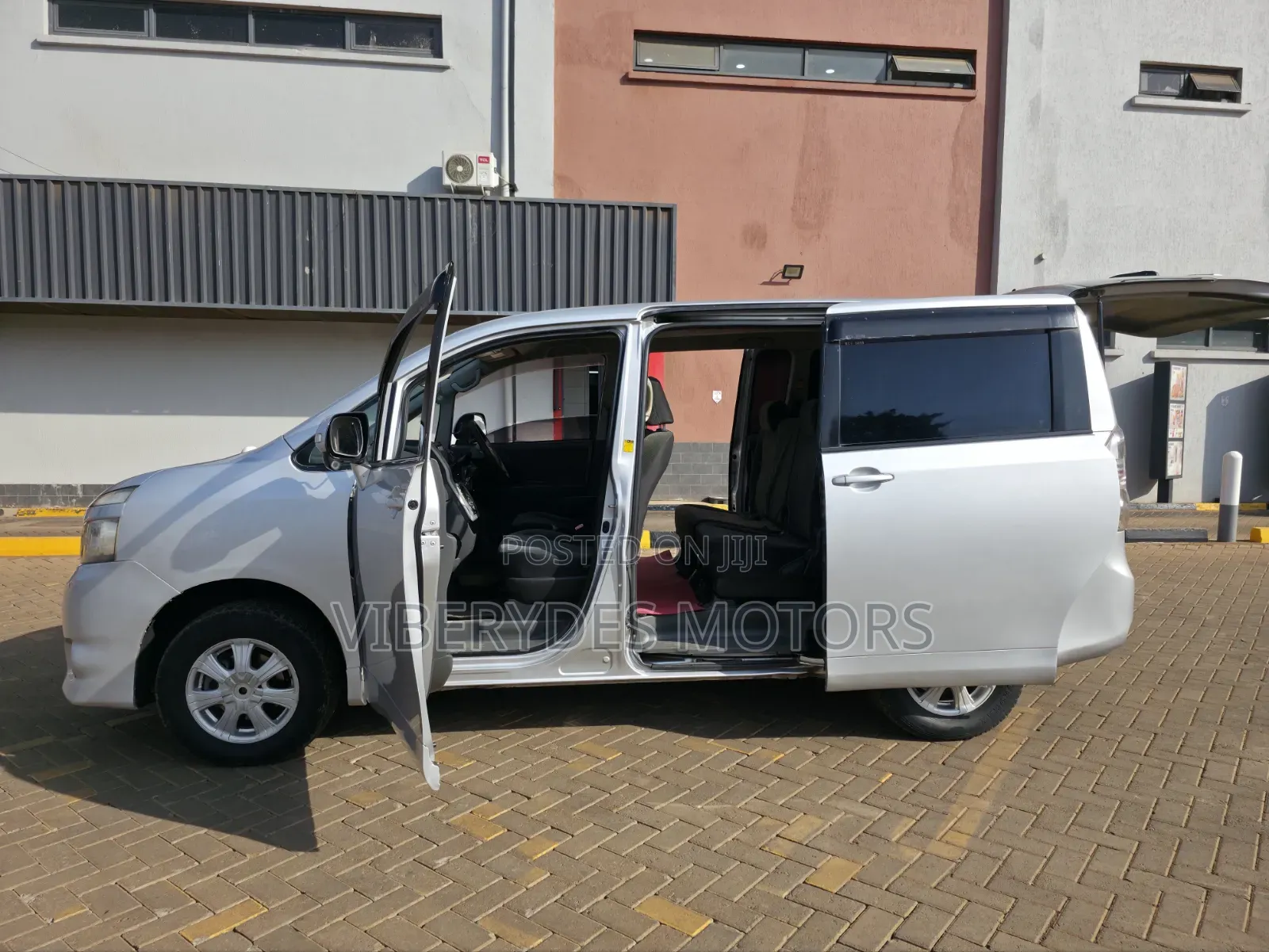 Toyota Noah 2015 Silver