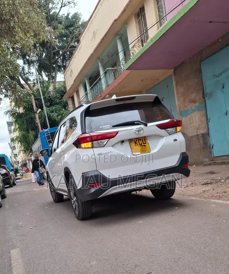 Toyota Rush 2018 White