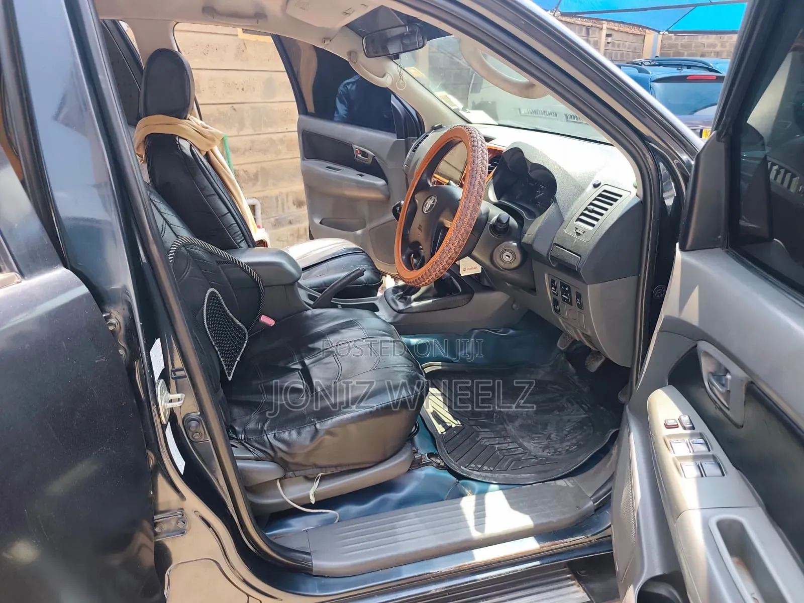 Toyota Hilux 2011 Black