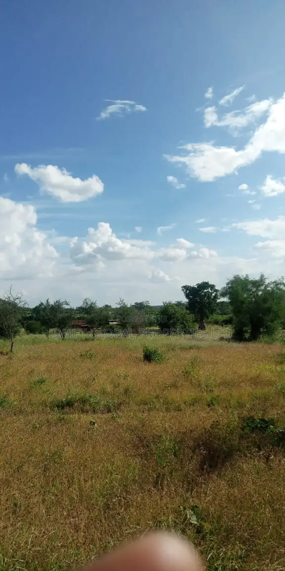 25 Acres Touching Athi River in Makueni Kambu Is Available for Sale