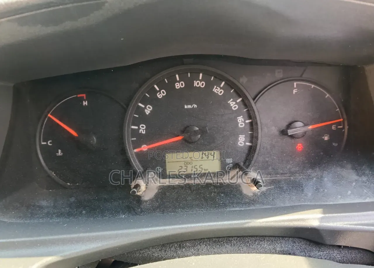 Toyota HiAce 2024 Silver