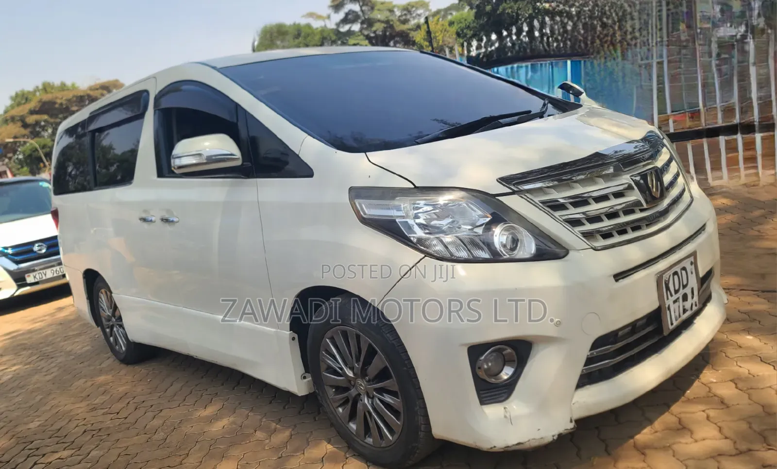 Toyota Alphard 2.4 Petrol AWD 2015 White