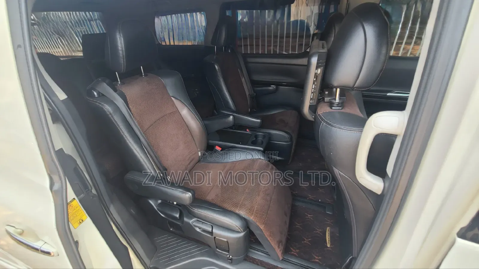 Toyota Alphard 2.4 Petrol AWD 2015 White
