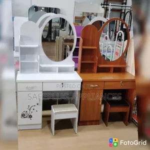 Elegant Bedroom Dressing Table With Mirror – Modern Design