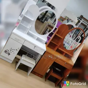 Elegant Bedroom Dressing Table With Mirror – Modern Design