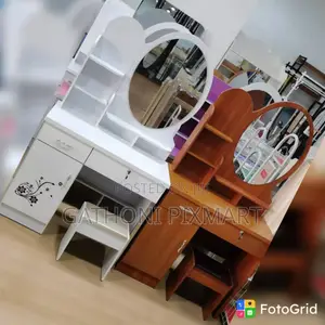 Elegant Bedroom Dressing Table With Mirror – Modern Design