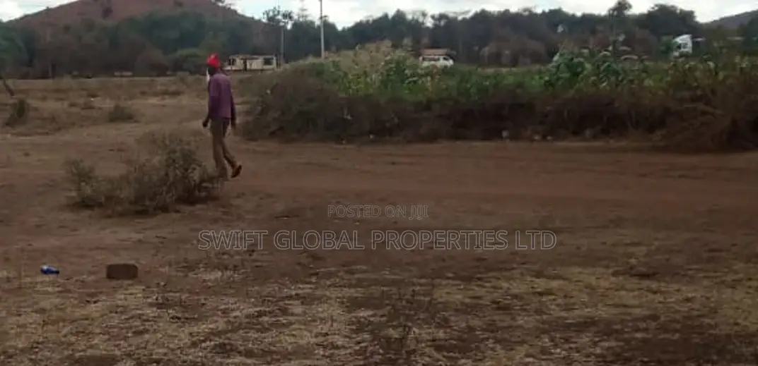 100 Acres on Mombasa-Nairobi Road Between Masimba Kiboko Is for Sale