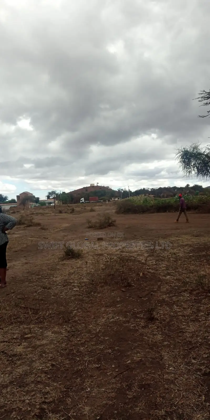 100 Acres on Mombasa-Nairobi Road Between Masimba Kiboko Is for Sale