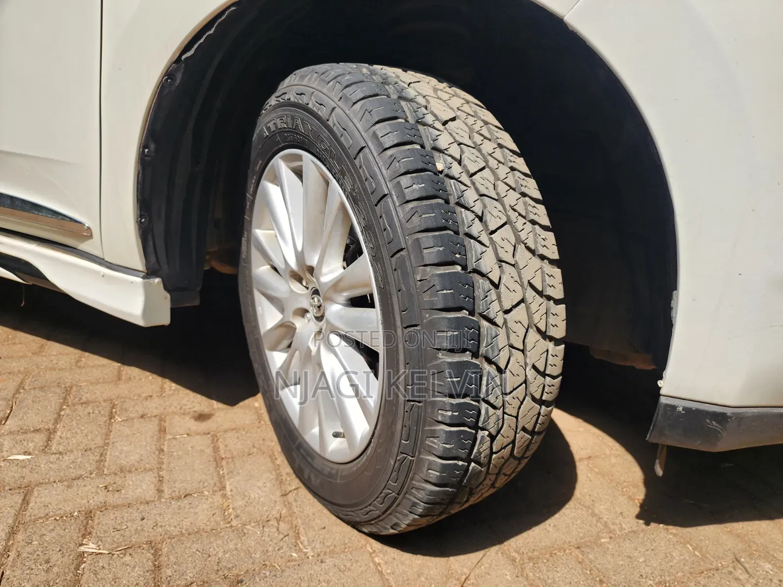 Toyota Harrier 2.0 2015 White