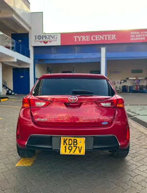 Toyota Auris 2013 Red