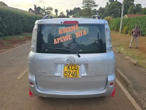 Toyota Sienta 1.5 FWD 2012 White