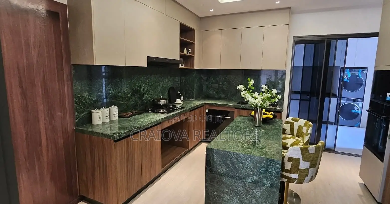 5bdrm Apartment in Spring Valley for sale
