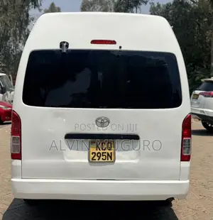 Toyota HiAce 2013 White