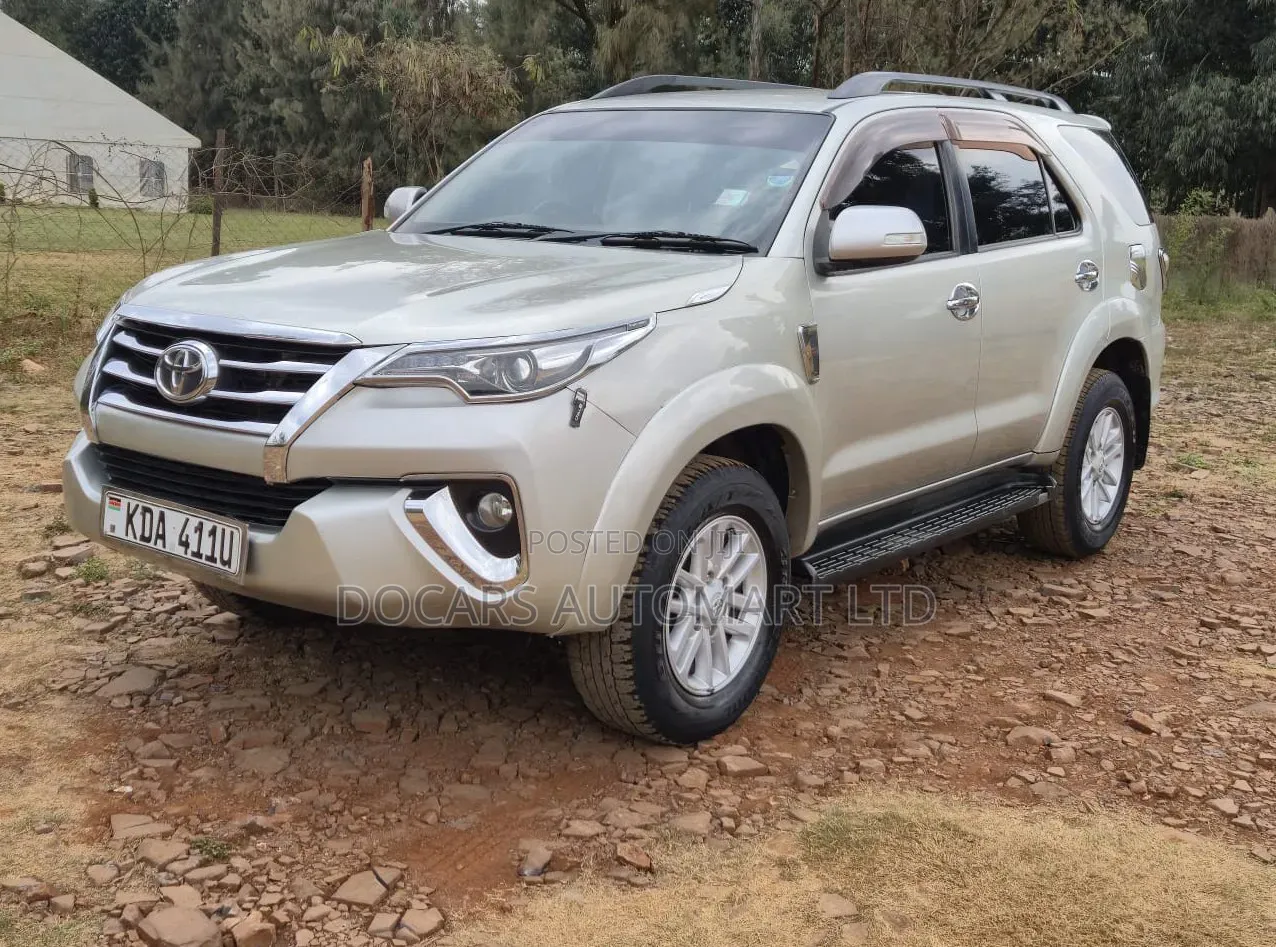 Toyota Fortuner 2012 Gold