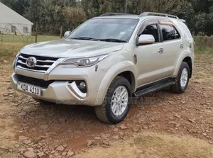 Toyota Fortuner 2012 Gold