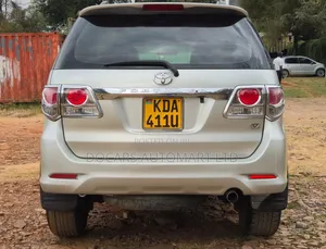 Toyota Fortuner 2012 Gold