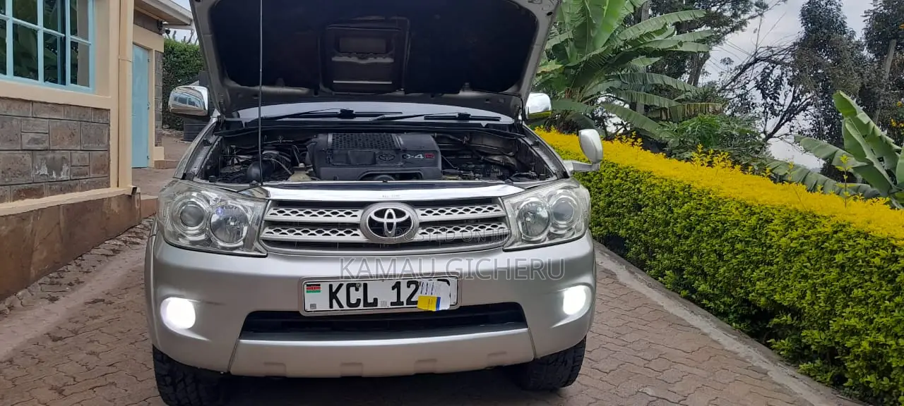 Toyota Fortuner 3.0 D RWD 2009 White