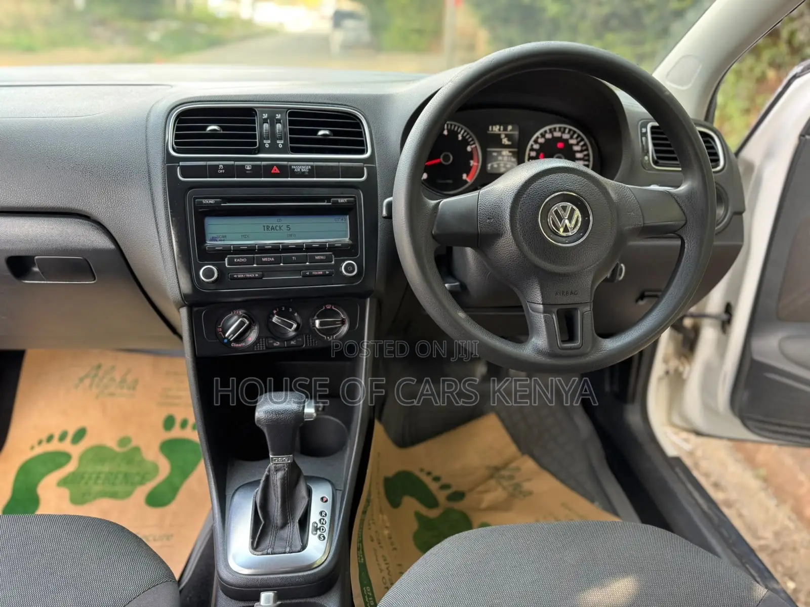 Volkswagen Polo 2011 White