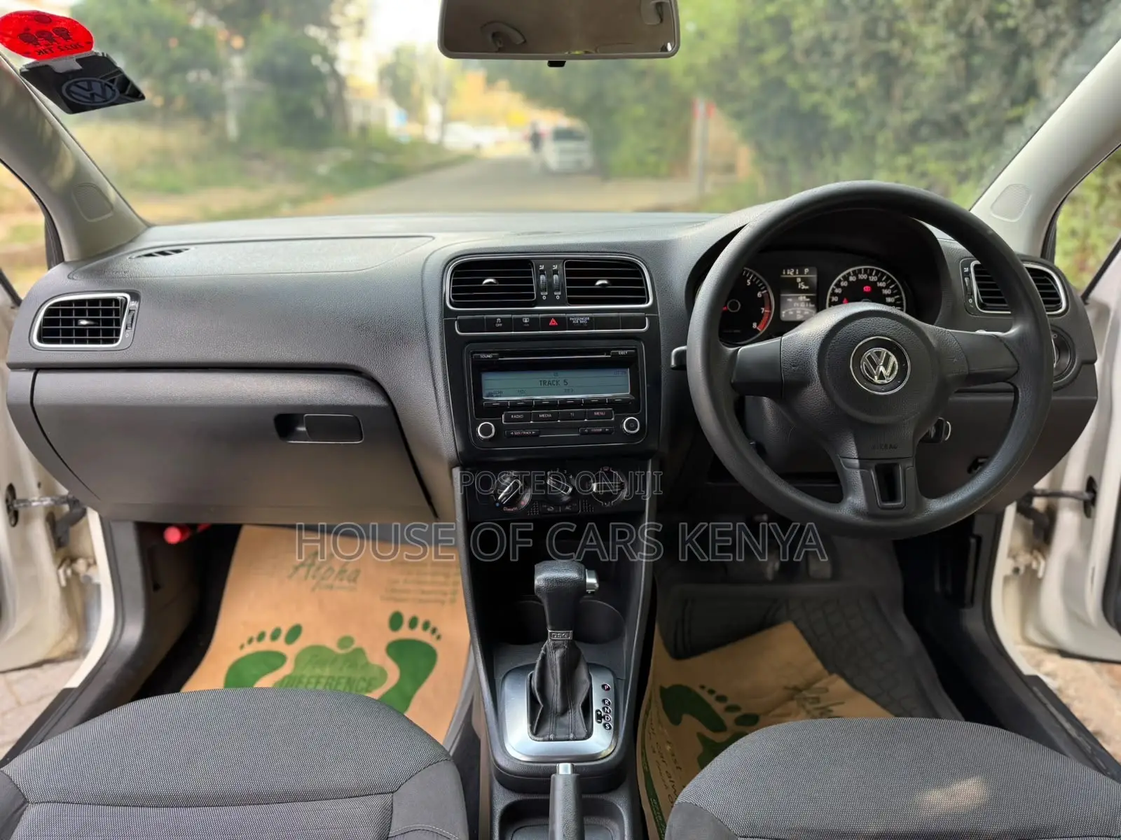 Volkswagen Polo 2011 White