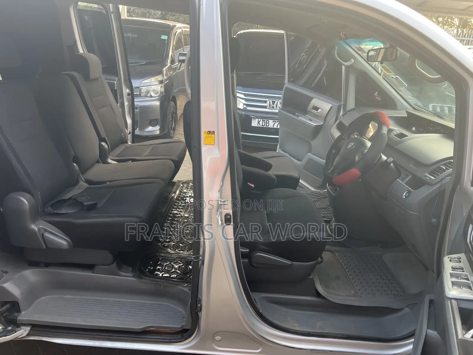 Toyota Voxy 2008 Silver