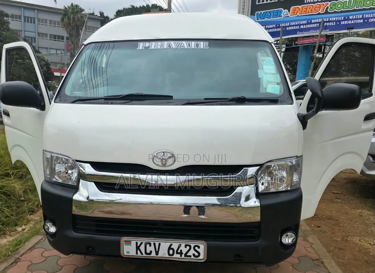 Toyota HiAce 2013 White
